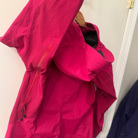 Arc’teryx Women’s Gore-Tex Shell Jacket – Pink – Size S - Picture 5 of 11